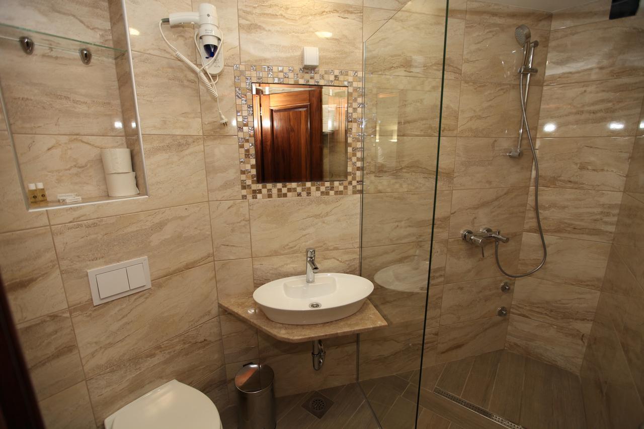Apis Hotel تريبينيي المظهر الخارجي الصورة