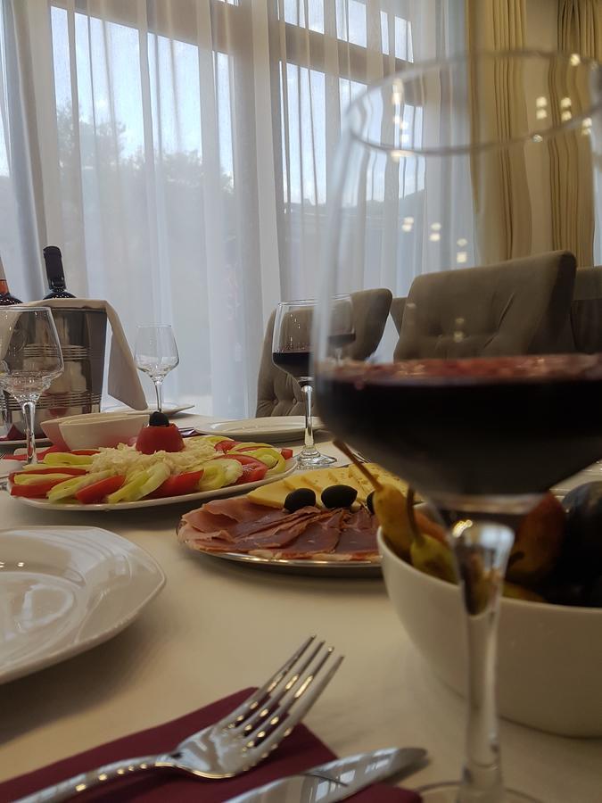 Apis Hotel تريبينيي المظهر الخارجي الصورة